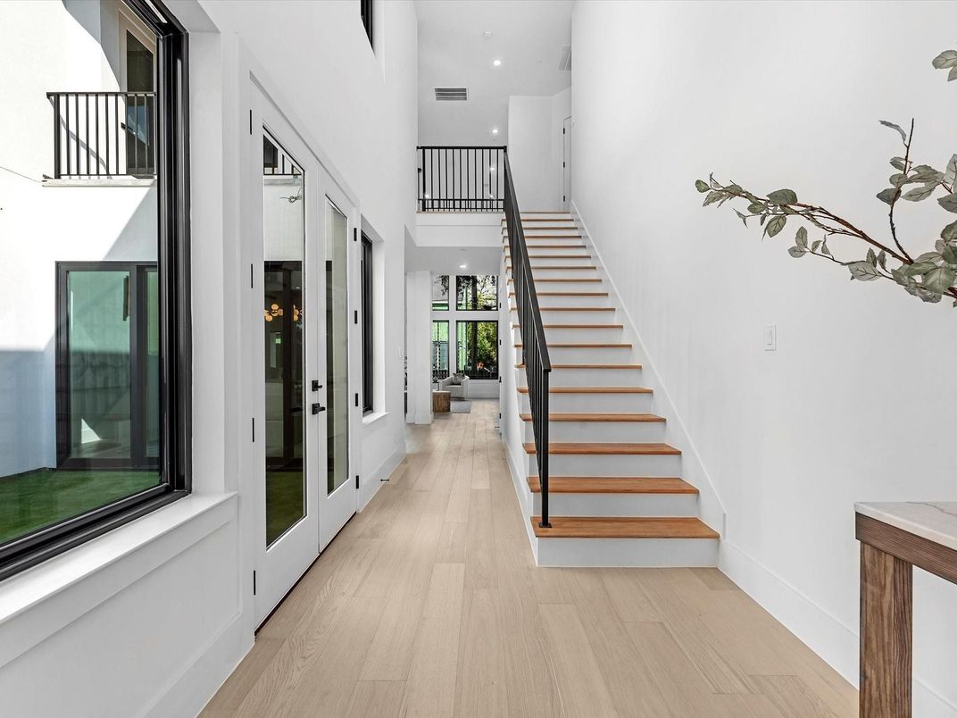 Interior, Recessed Lighting, Wood Texture Flooring