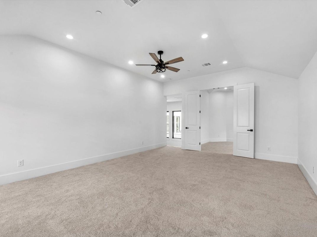 Empty room, Interior, Recessed Lighting
