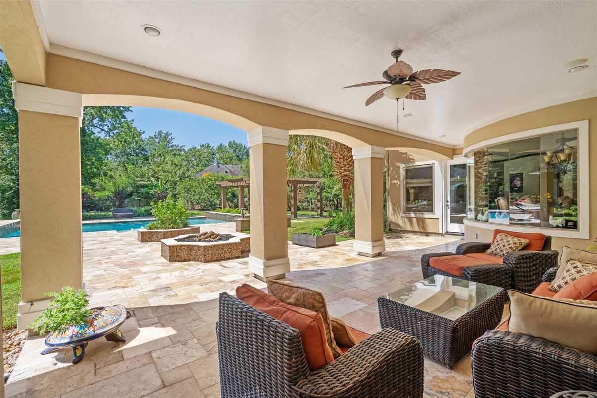 Exterior, Pool, Recessed Lighting