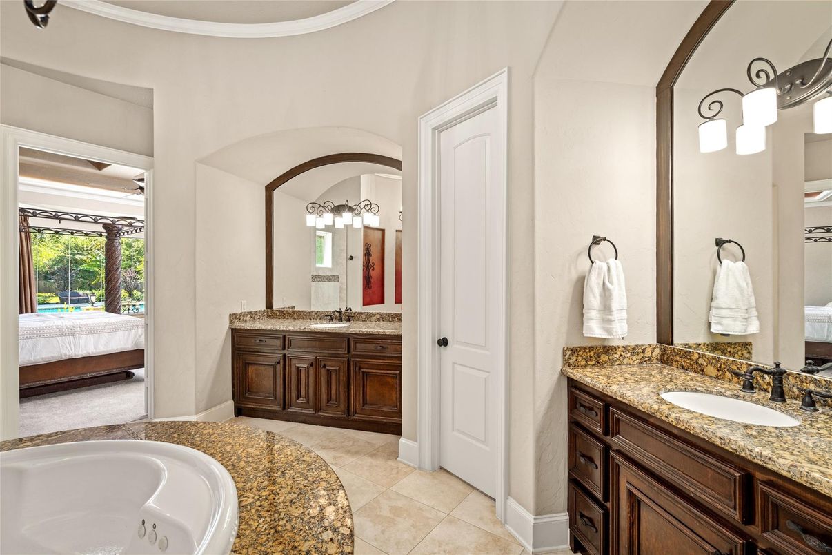 Bathroom, Bedroom, Dual Sink Vanities, Interior