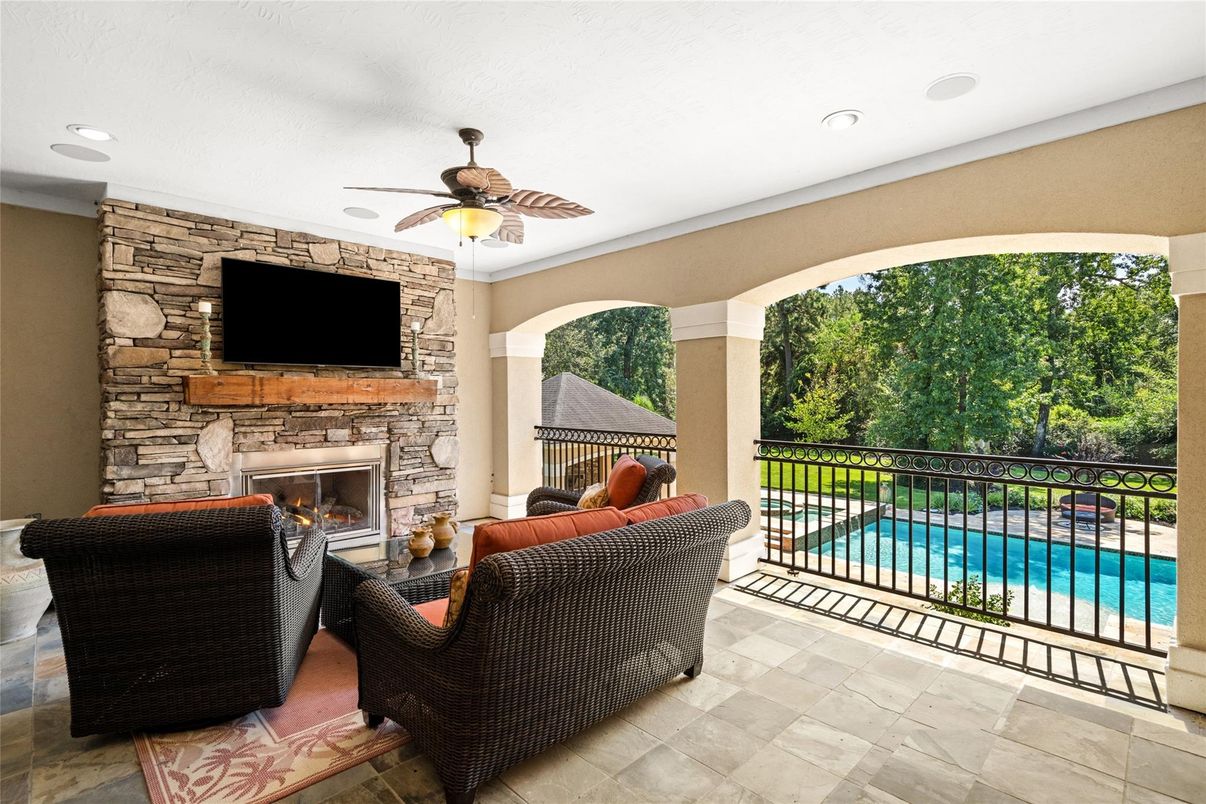 Exterior, Fireplace, Pool, Recessed Lighting