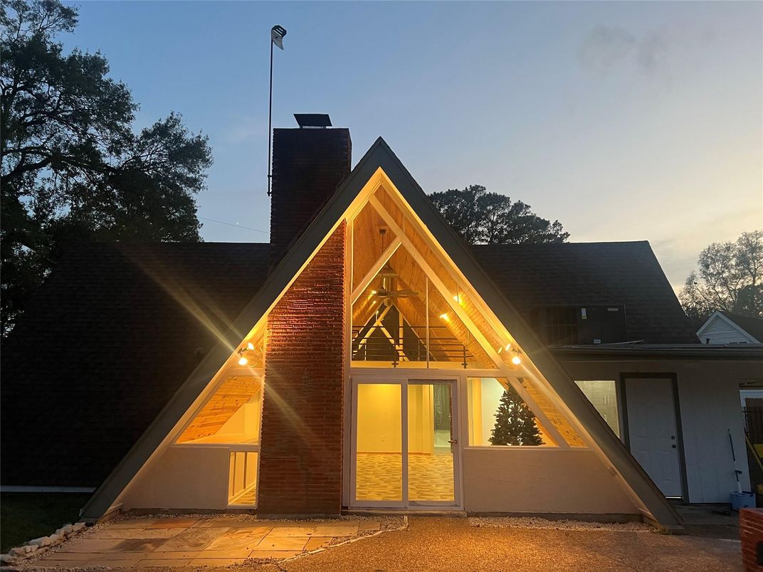 Exterior, Facade, A Frame