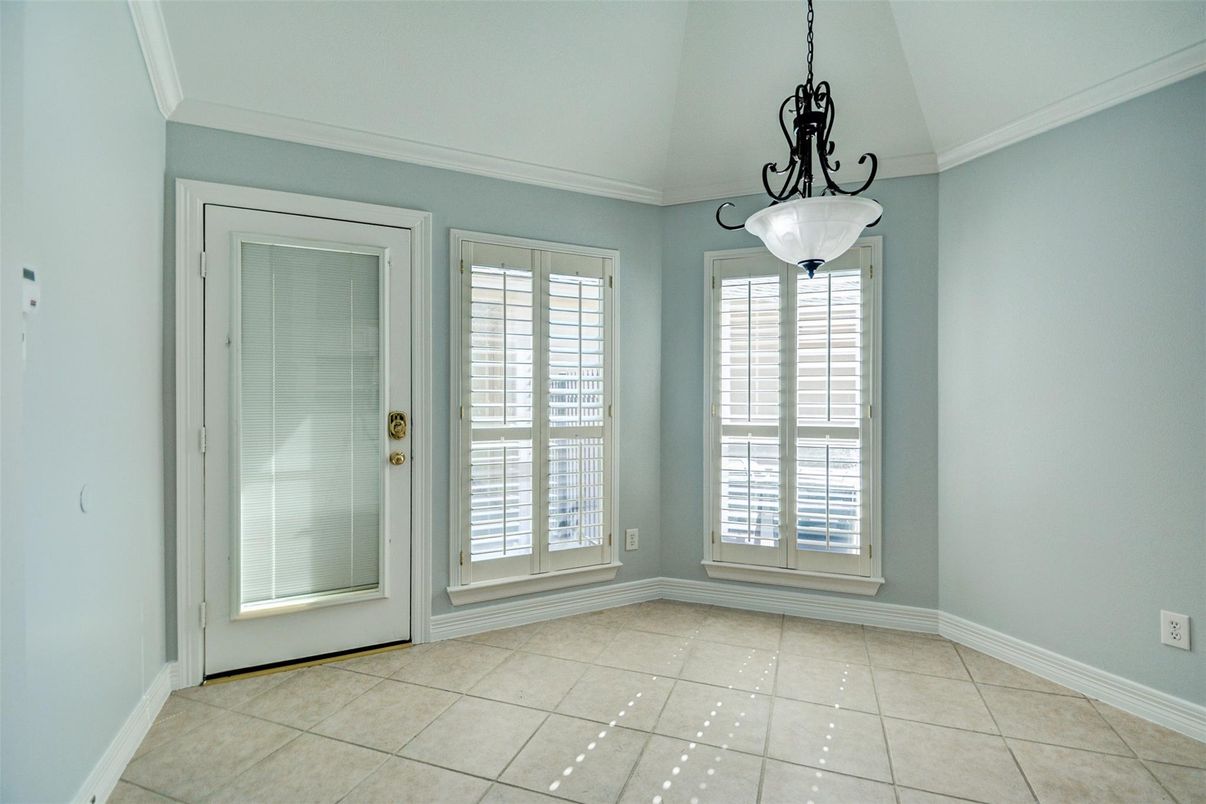Empty room, Interior, Pendant Lights