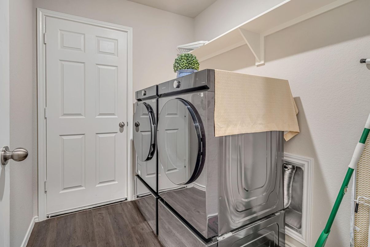 Interior, Utility Closets, Washer, Wood Texture Flooring