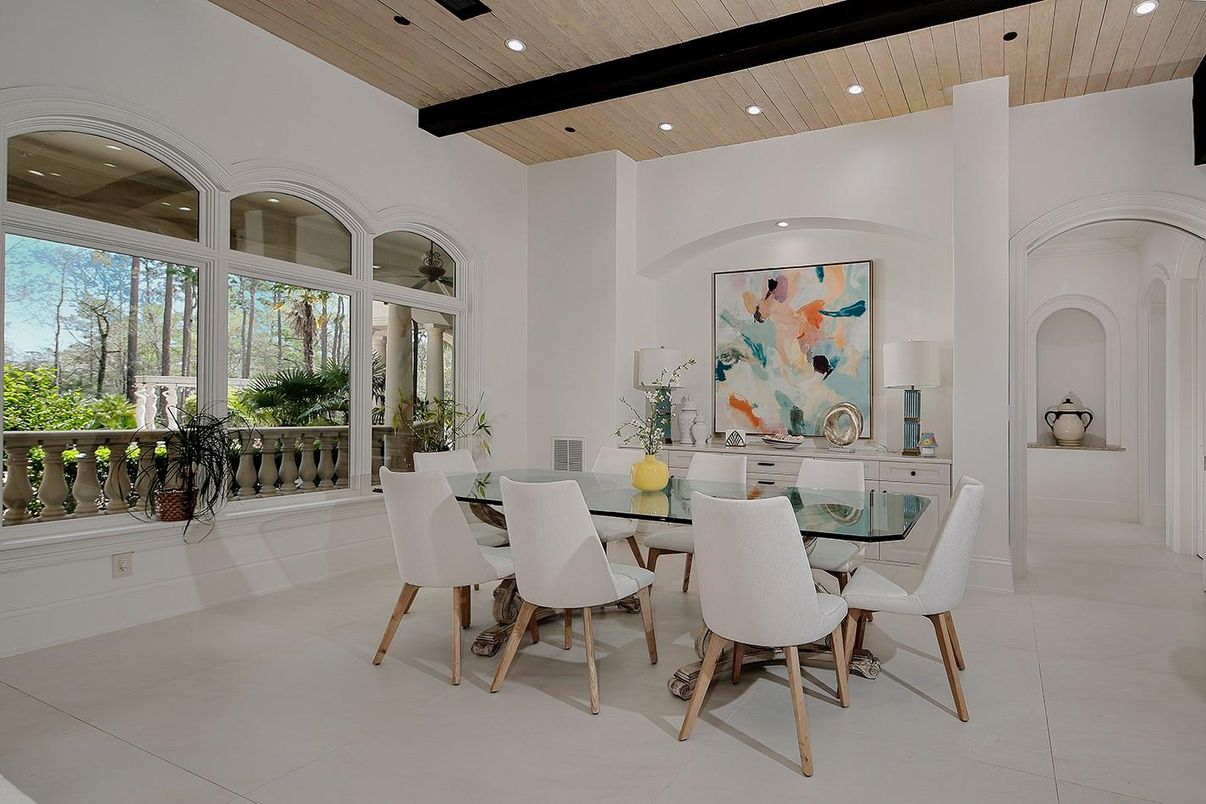 Dining room, Interior, Recessed Lighting, Wooden Beams, Wooden Ceilings