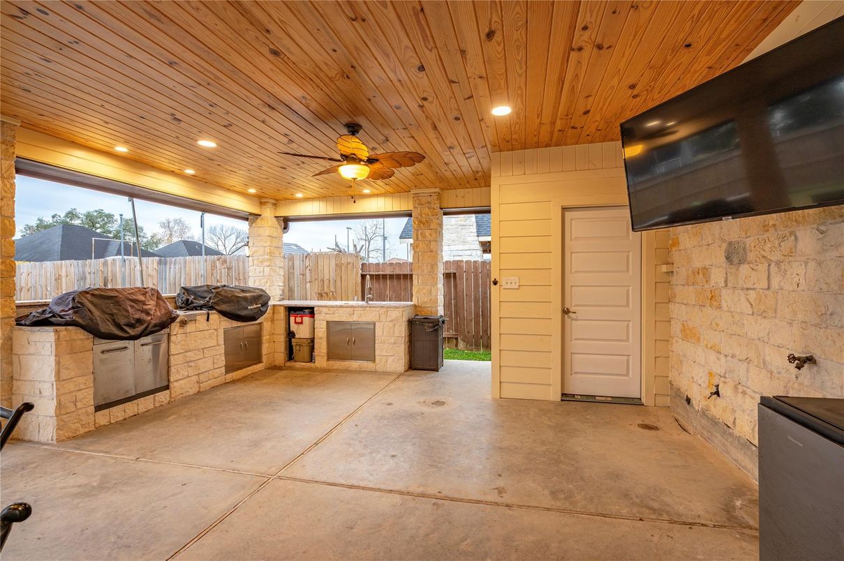 Exterior, Outdoor Kitchen, Recessed Lighting, Stone Walls