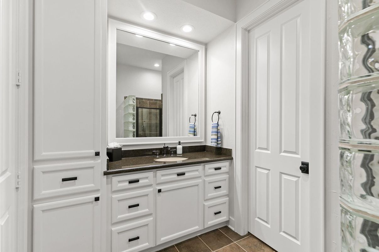 Bathroom, Interior, Recessed Lighting