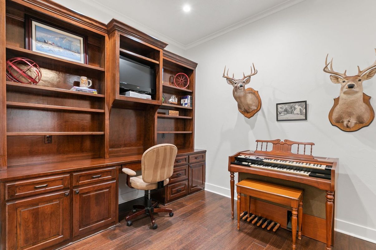 Home Office, Interior, Piano, Recessed Lighting, Wood Texture Flooring