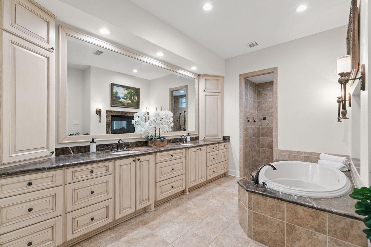 Bathroom, Dual Sink Vanities, Interior, Recessed Lighting
