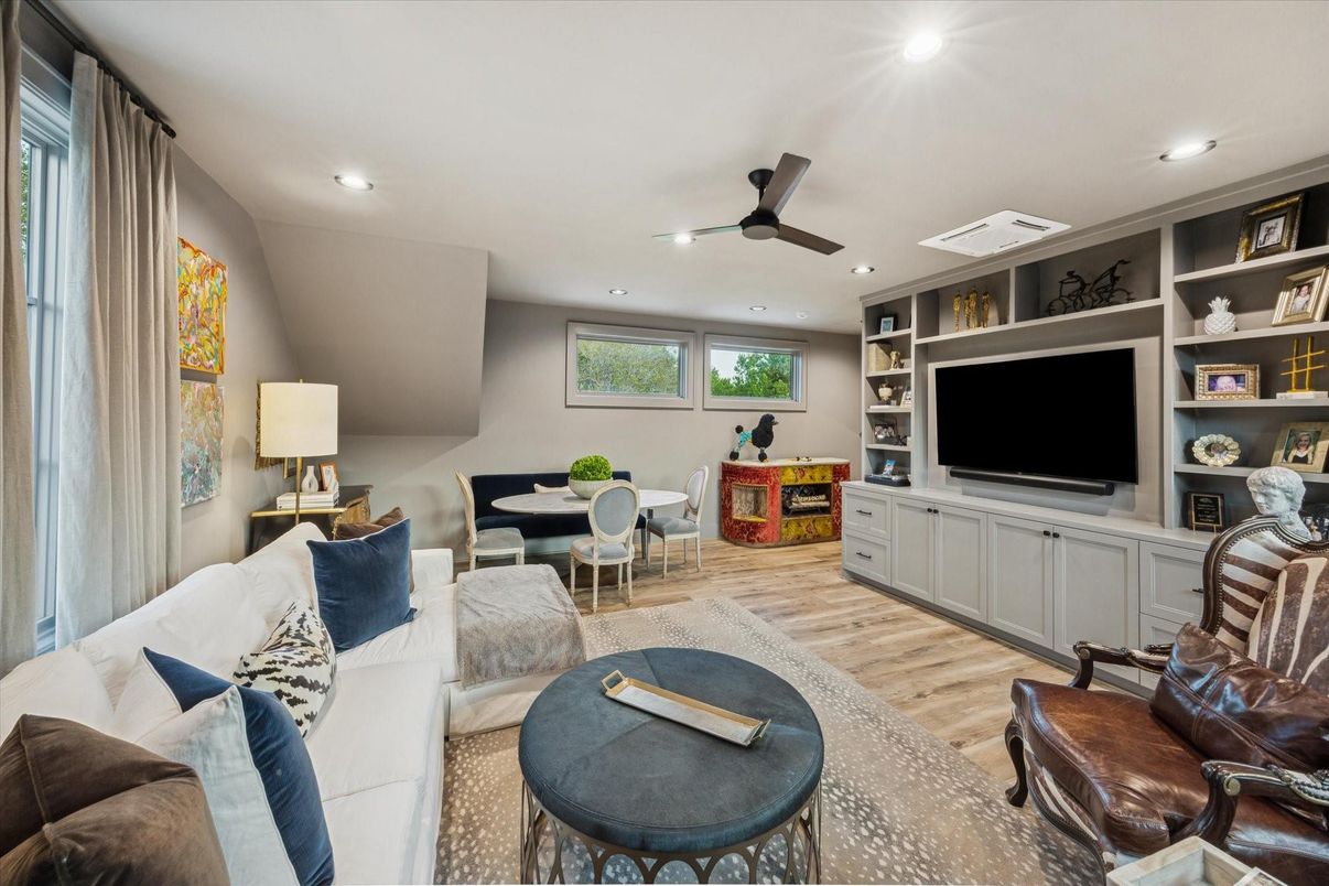 Dining room, Interior, Living room, Recessed Lighting, Wood Texture Flooring