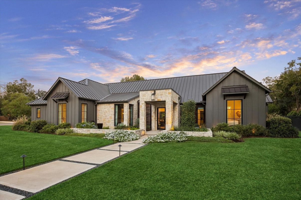 Backyard, Exterior, Facade, Farmhouse