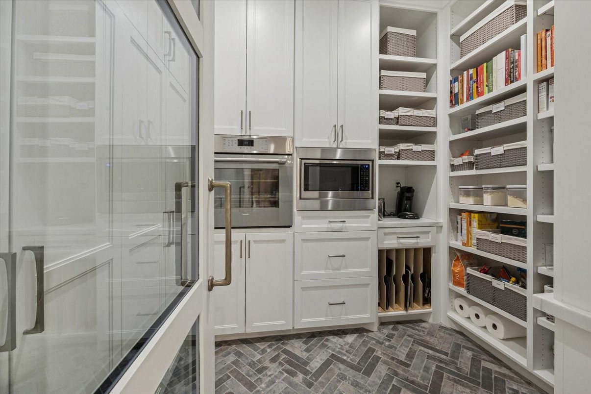 Interior, Stainless Steel Appliances