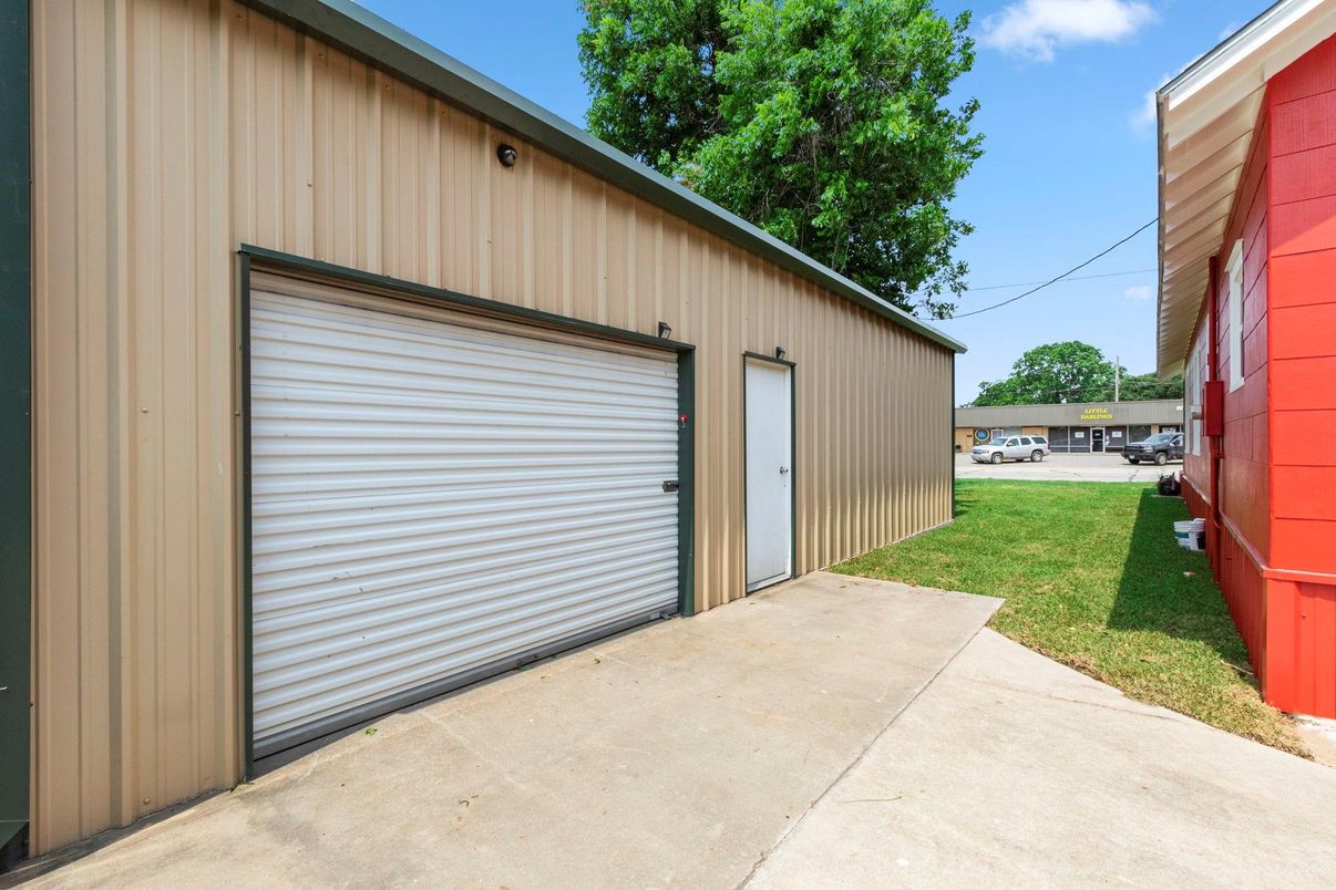 Detached Garage, Exterior