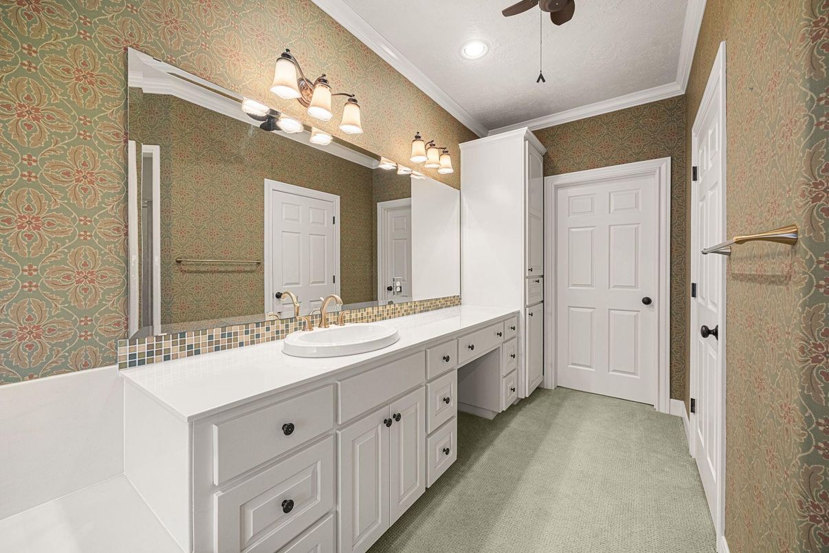 Bathroom, Dual Sink Vanities, Interior, Recessed Lighting