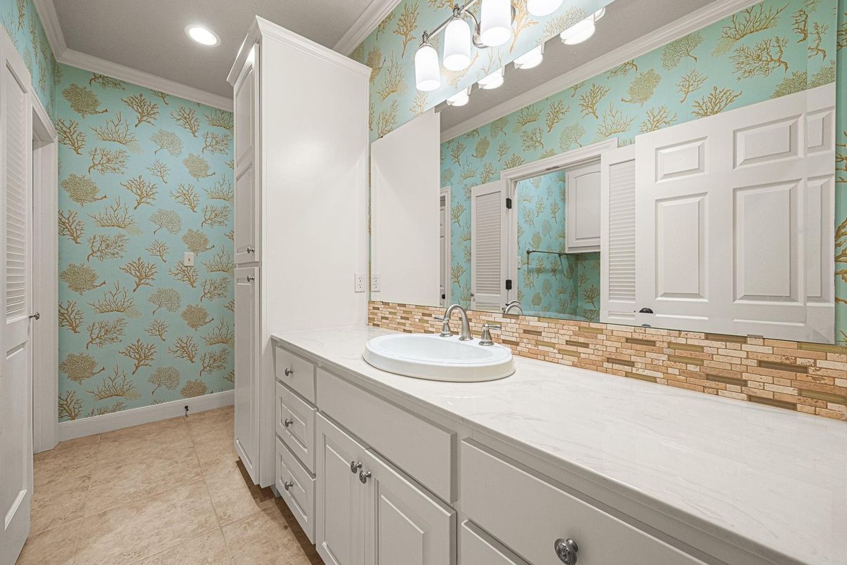 Bathroom, Interior, Recessed Lighting