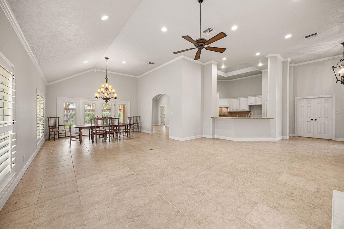 Chandelier, Dining room, Interior, Pendant Lights, Recessed Lighting
