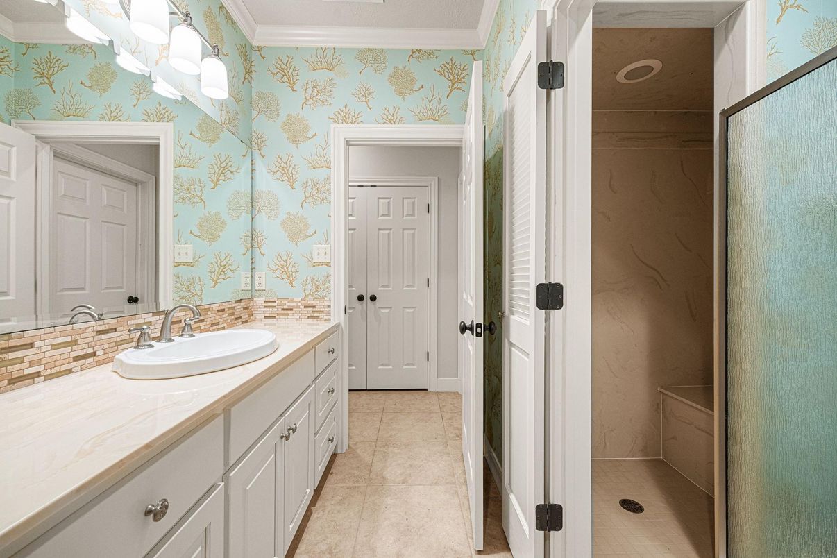 Bathroom, Interior, Tile Countertops