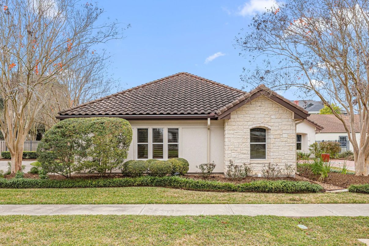 Exterior, Facade, Spanish Mediterranean