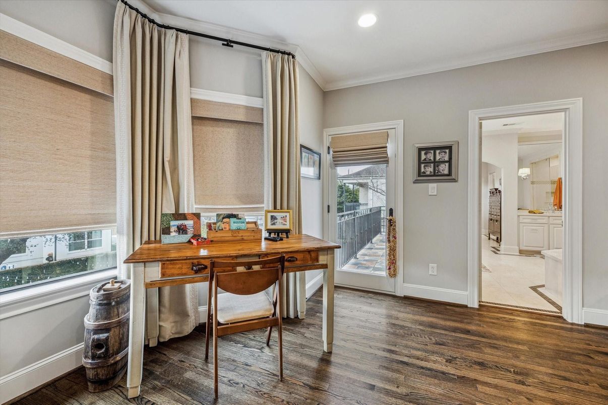 Home Office, Interior, Recessed Lighting, Wood Texture Flooring