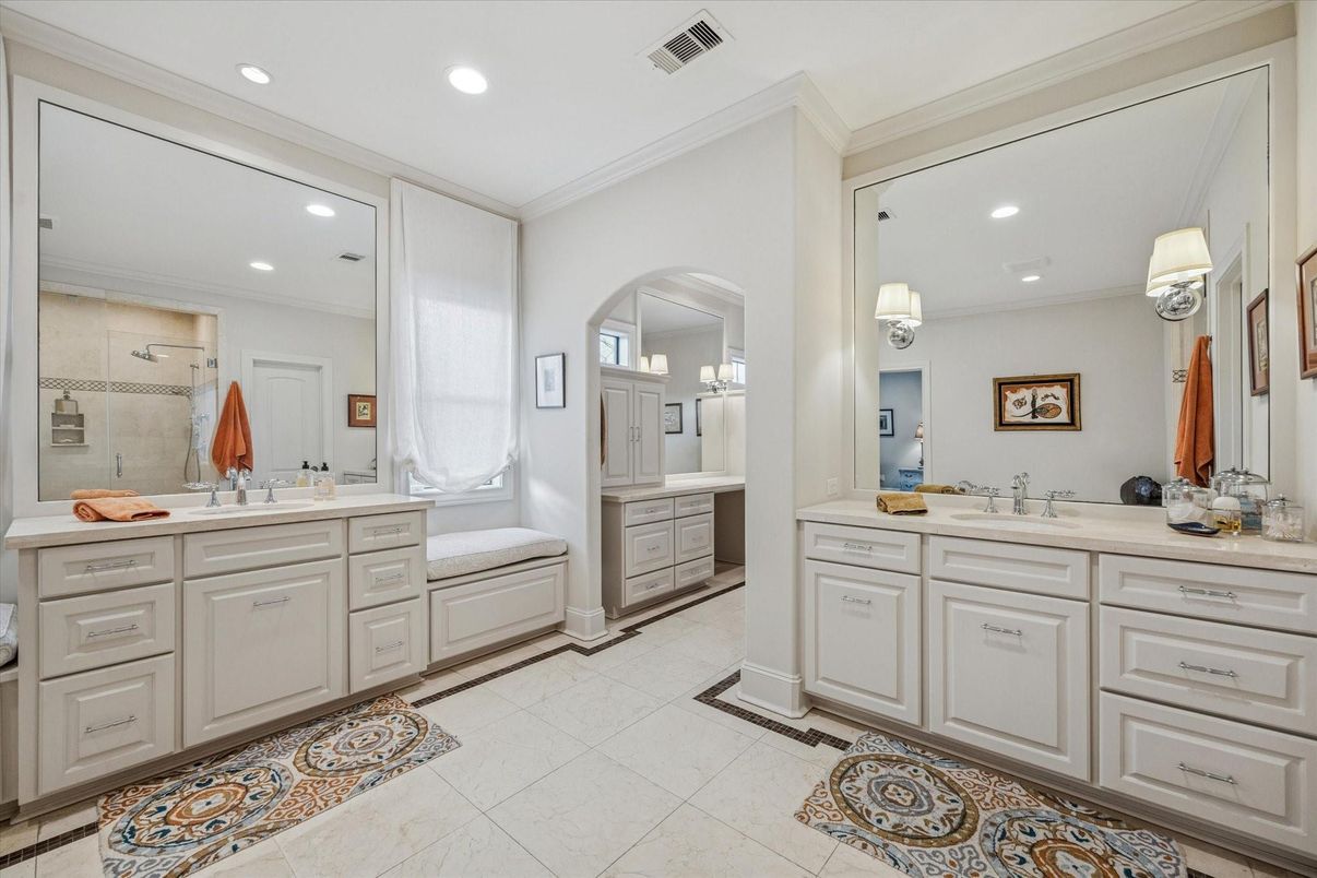 Bathroom, Dual Sink Vanities, Interior, Recessed Lighting