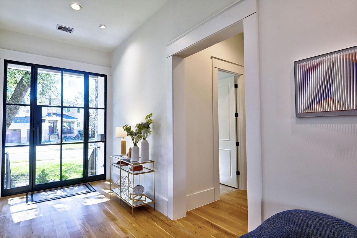 Interior, Recessed Lighting, Wood Texture Flooring