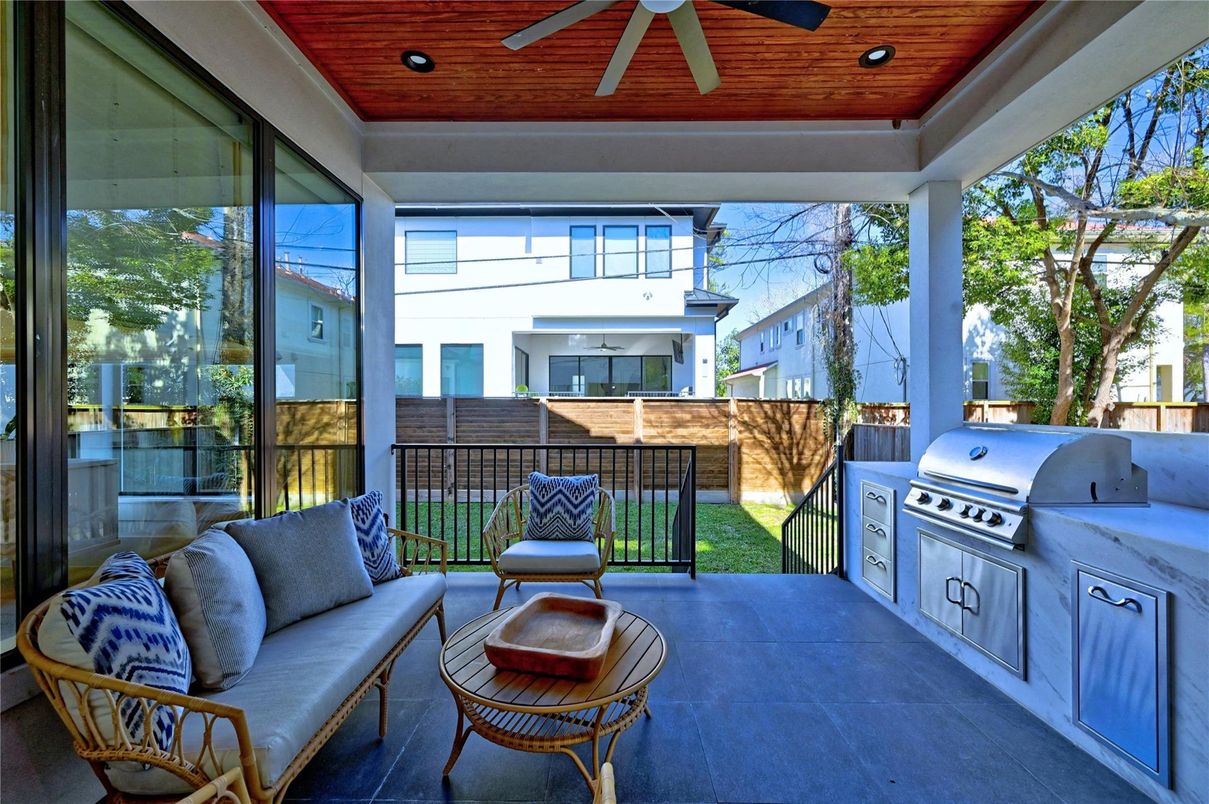 Exterior, Outdoor Kitchen