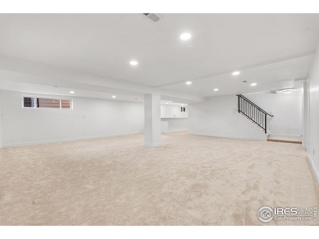 Empty room, Interior, Recessed Lighting