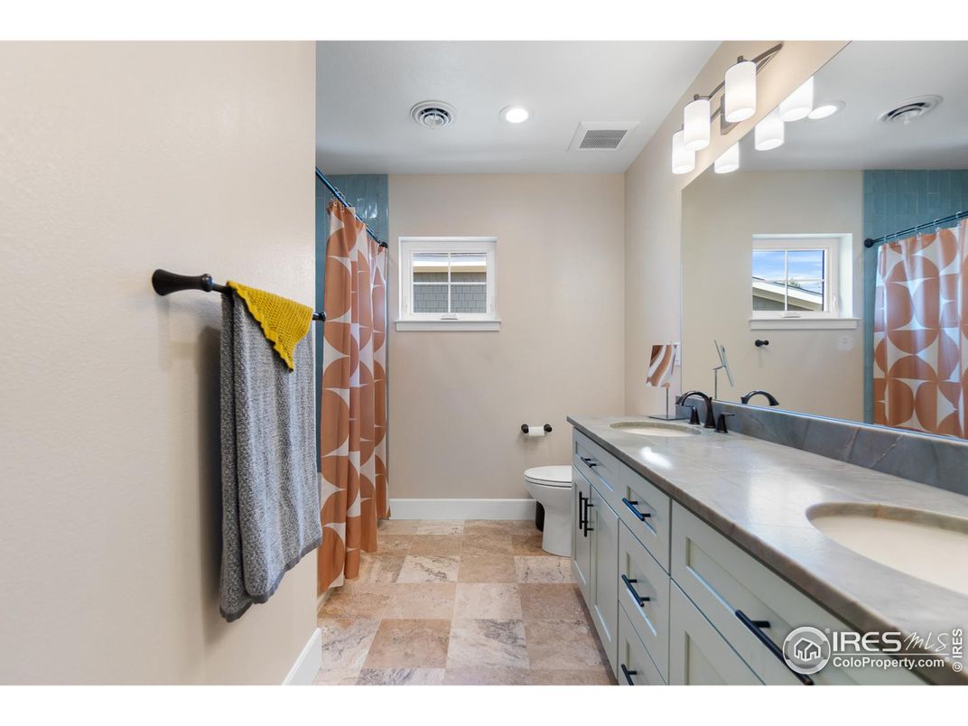 Bathroom, Dual Sink Vanities, Interior, Recessed Lighting