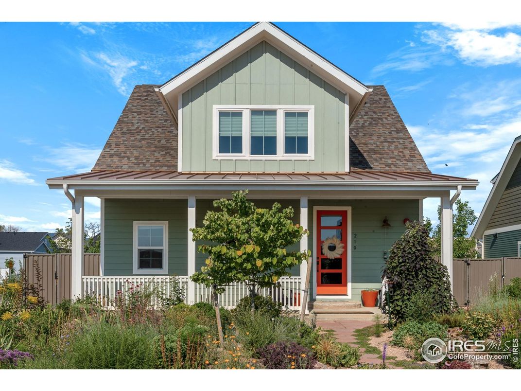 Exterior, Facade, Queen Anne Victorian
