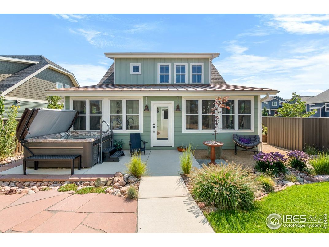 Exterior, Facade, Hot Tub, American Foursquare