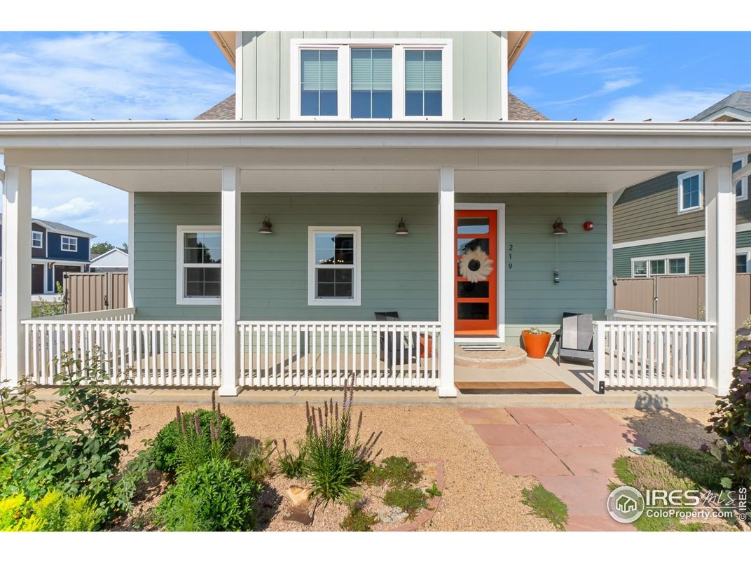 Exterior, Facade, American Foursquare