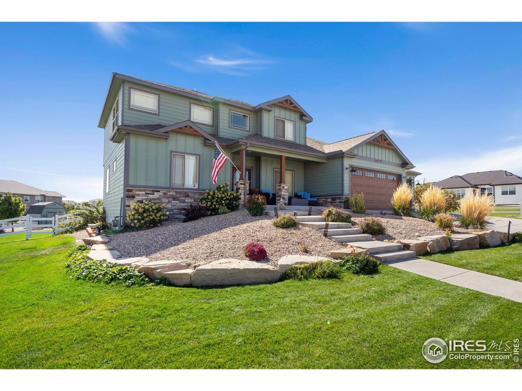 Attached, Backyard, Exterior, Facade, Queen Anne Victorian
