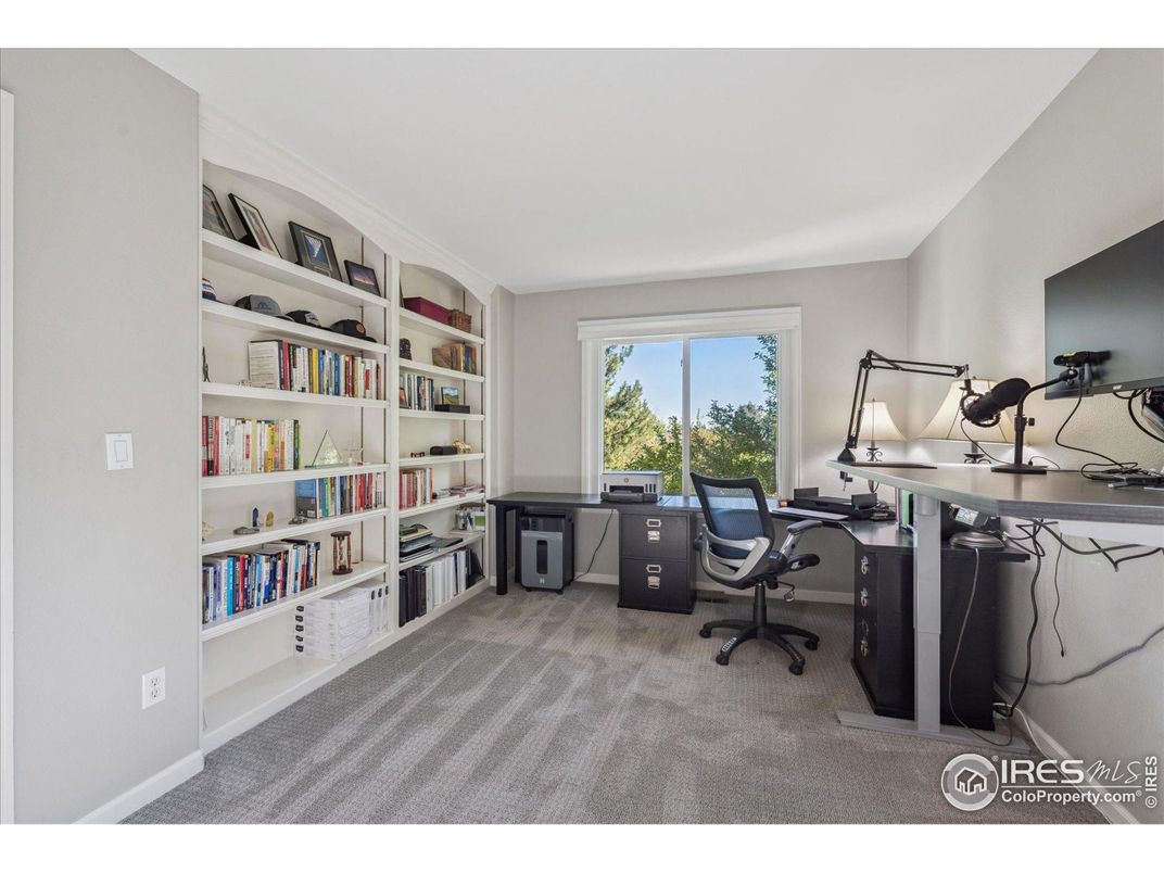 Home Office, Interior