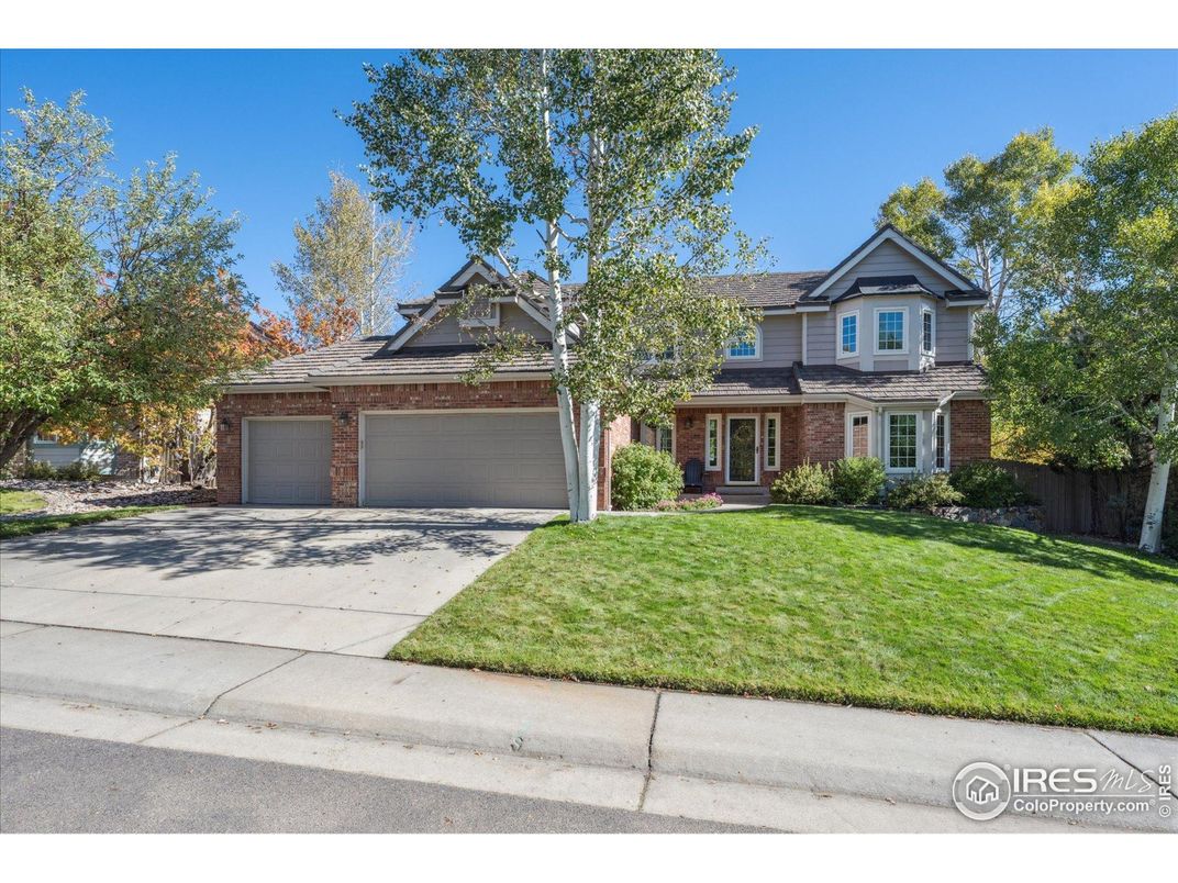 Attached, Exterior, Facade, Brick Facade, Queen Anne Victorian