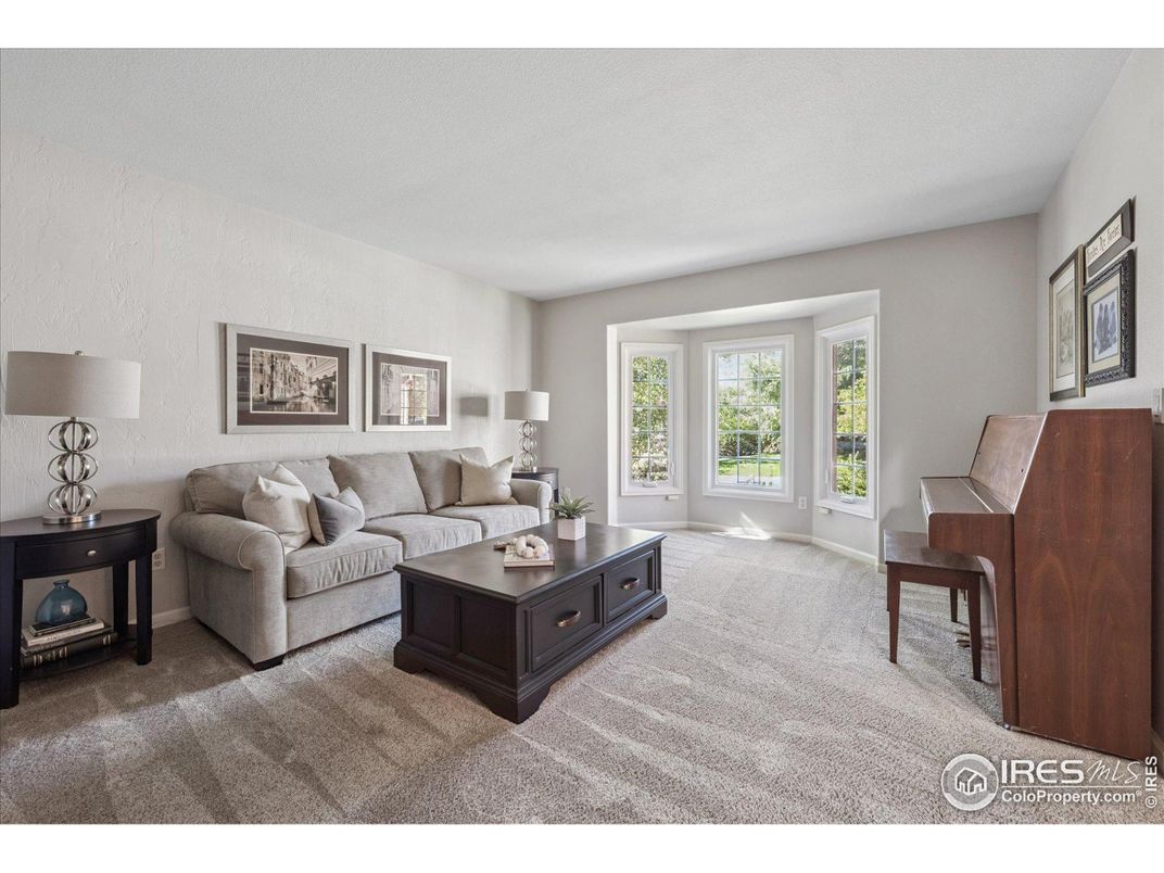 Interior, Living room, Piano