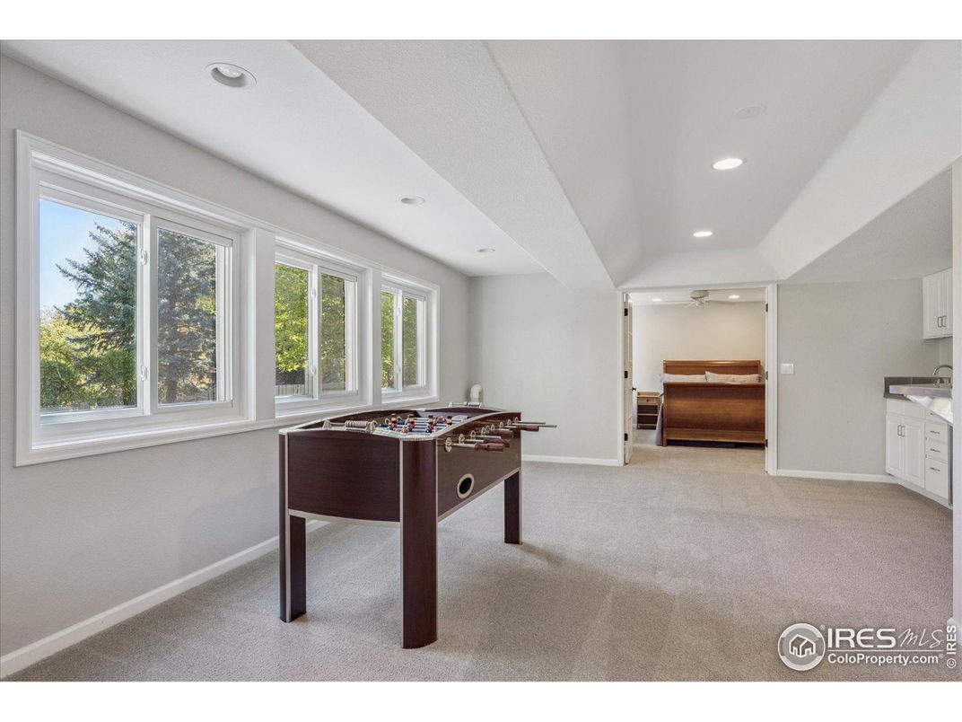Game Room, Interior, Recessed Lighting