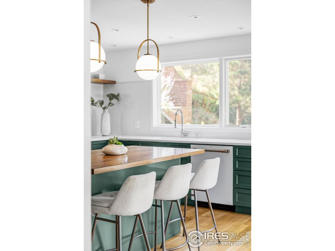 Interior, Pendant Lights, Recessed Lighting, Wood Texture Flooring
