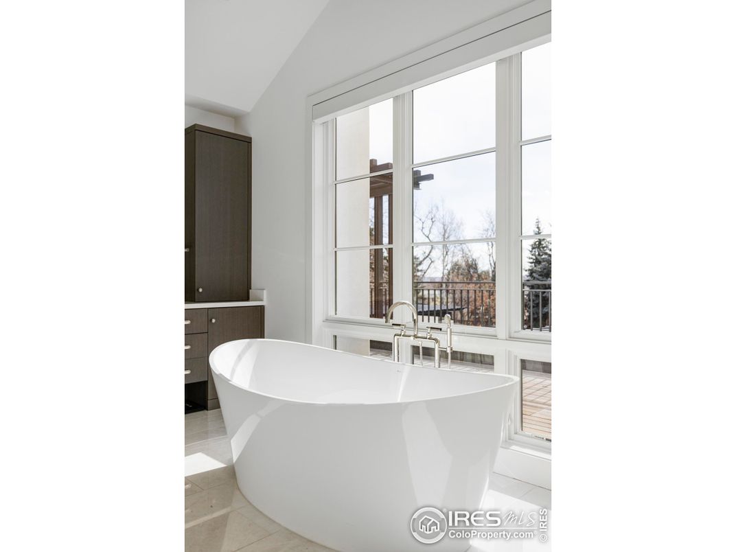 Bathroom, Free Standing Baths, Interior