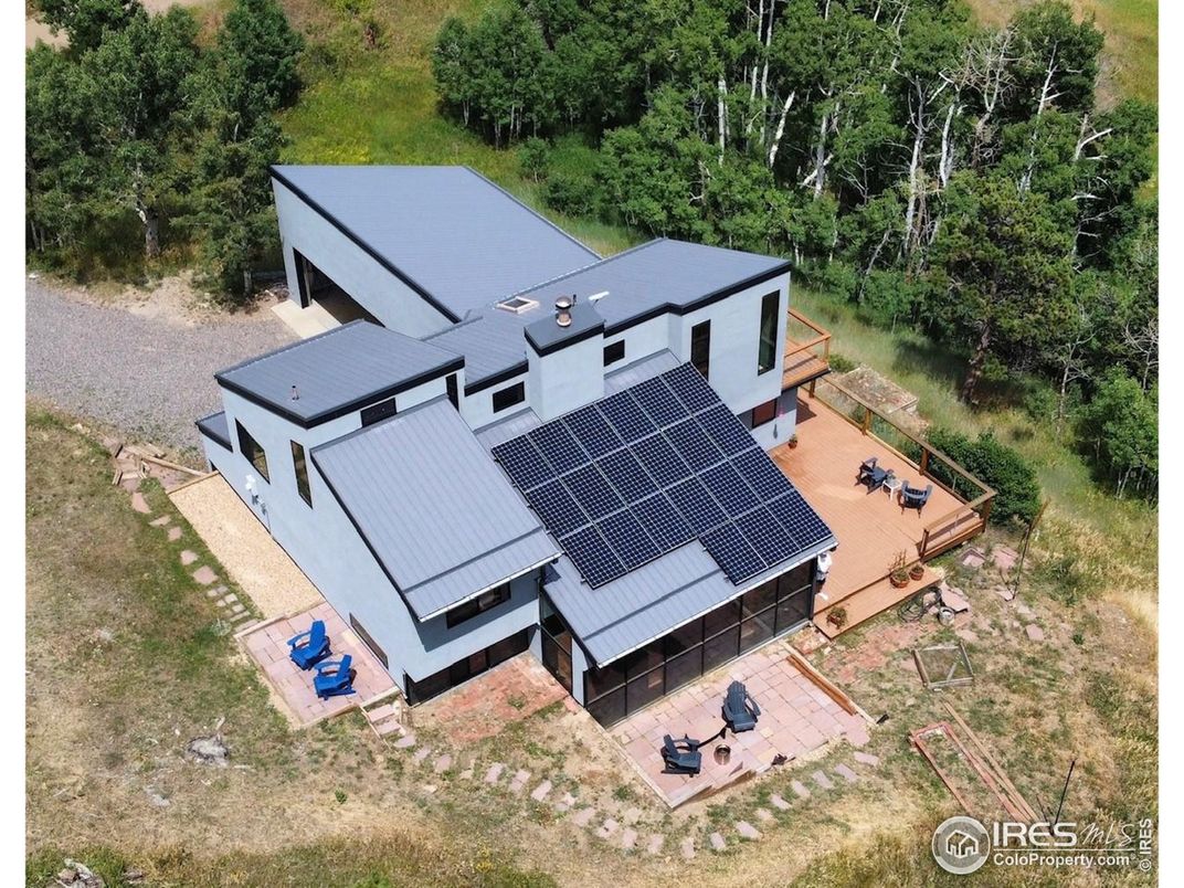Exterior, Drone