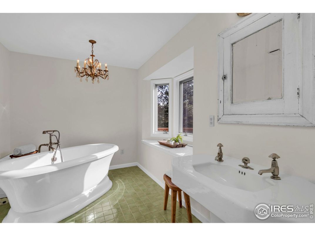 Bathroom, Chandelier, Free Standing Baths, Interior