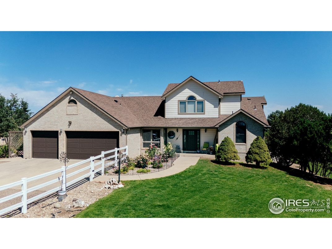 Attached, Exterior, Facade, Farmhouse