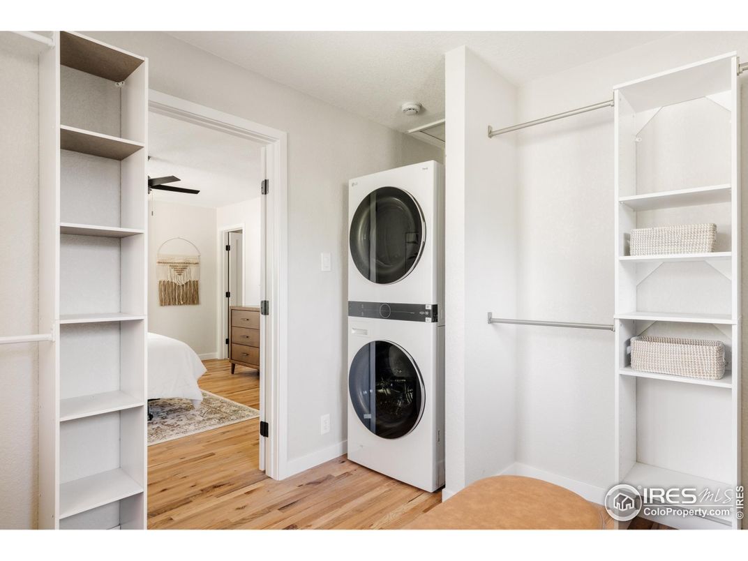 Interior, Utility Closets, Washer, Wood Texture Flooring