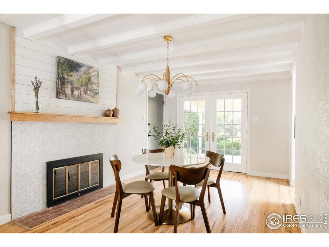 Dining room, Fireplace, Interior, Pendant Lights, Wood Texture Flooring