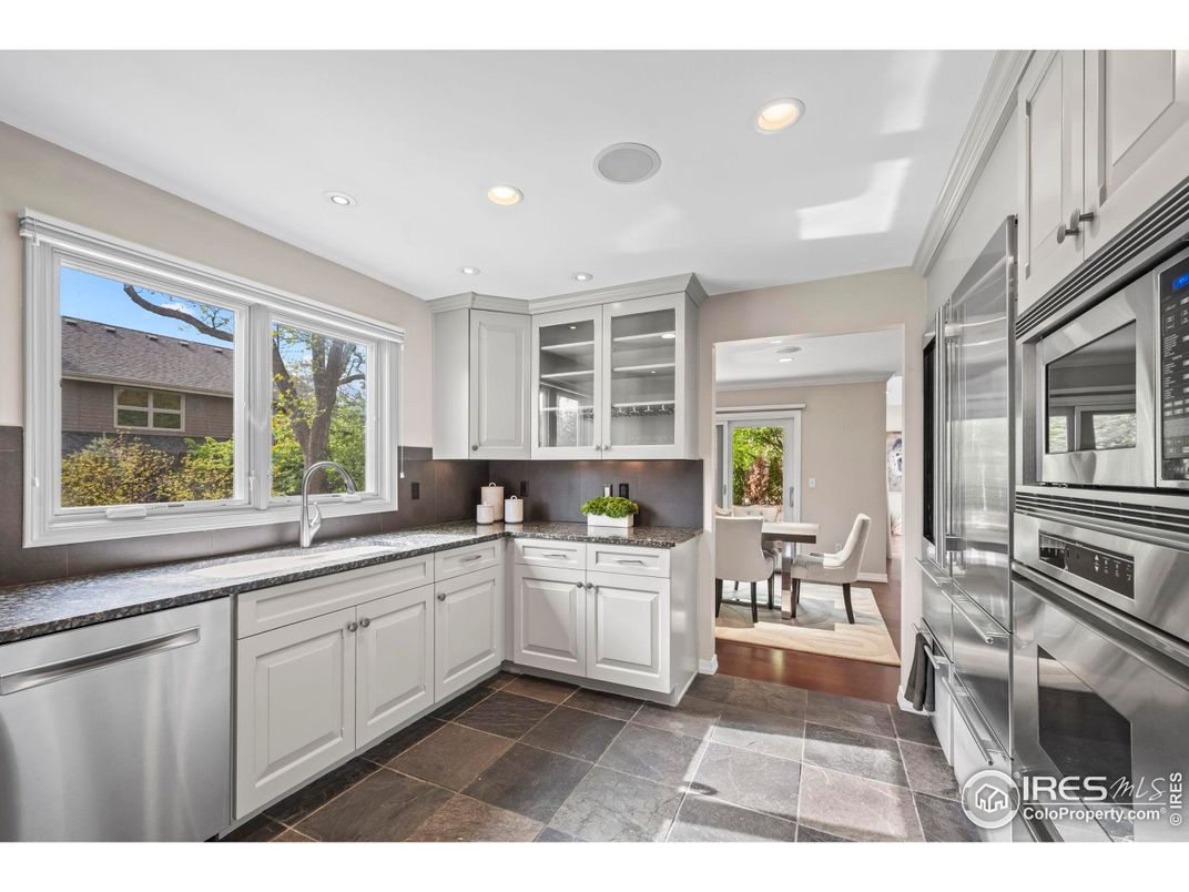 Dining room, Interior, Kitchen, Recessed Lighting, Stainless Steel Appliances