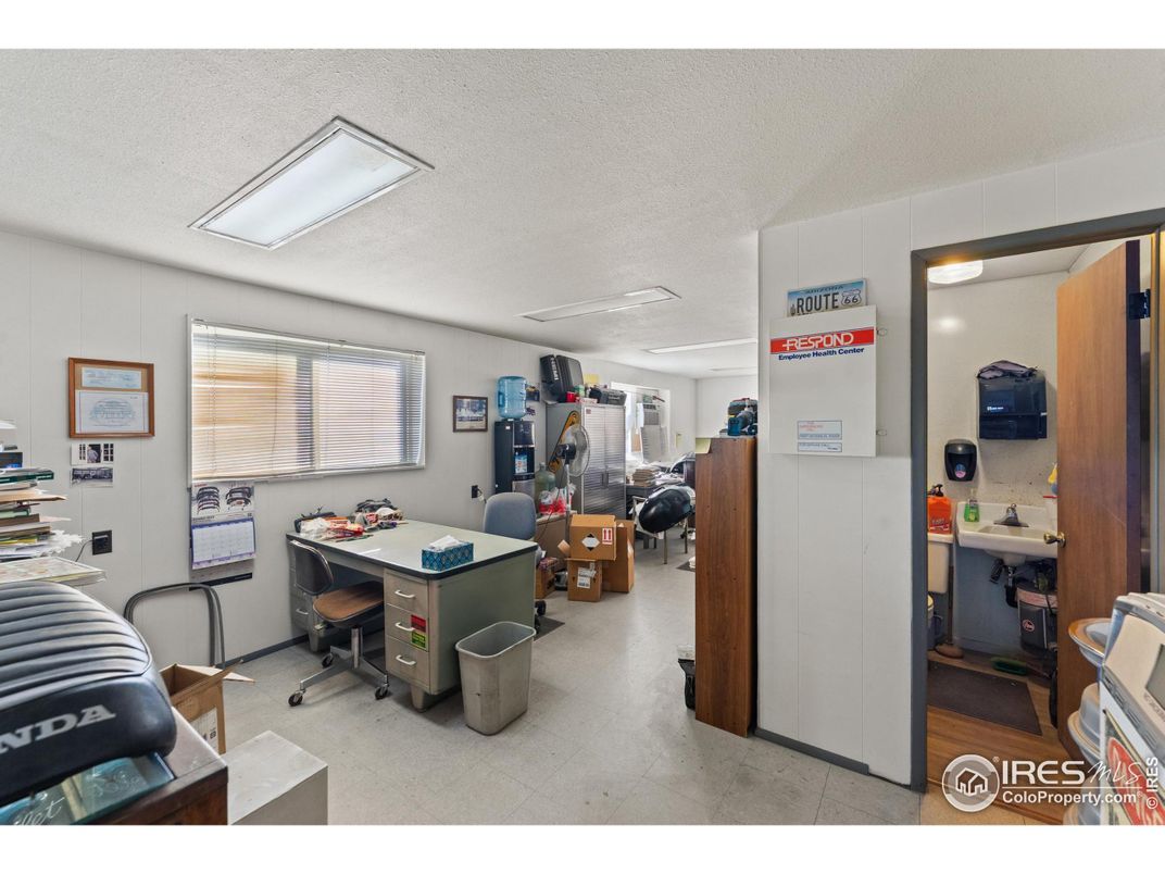 Home Office, Interior