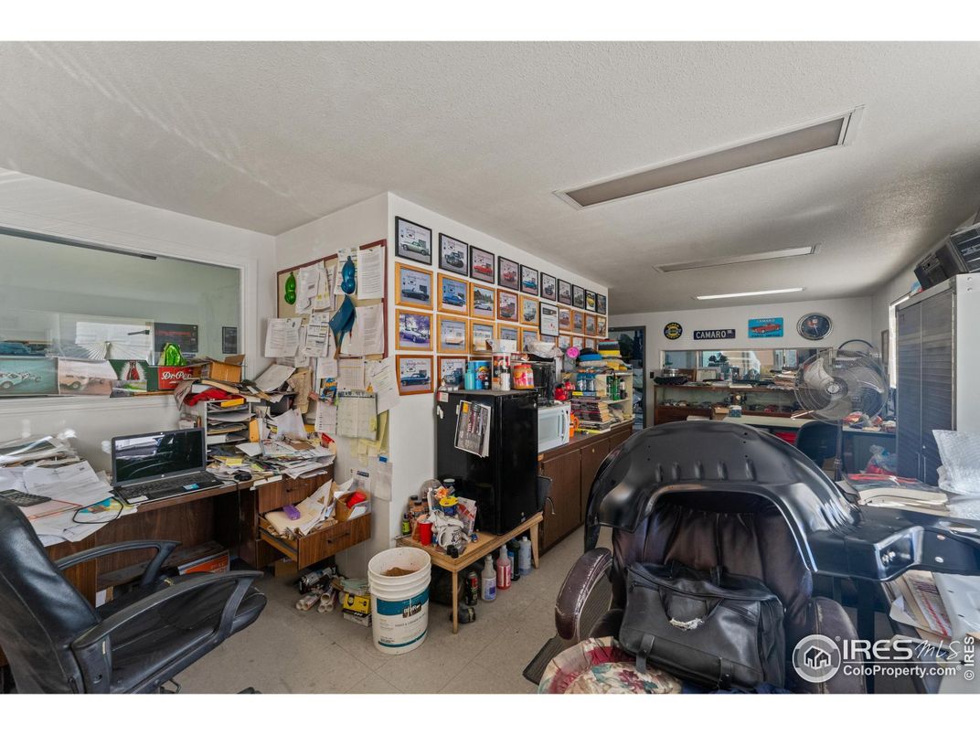 Home Office, Interior