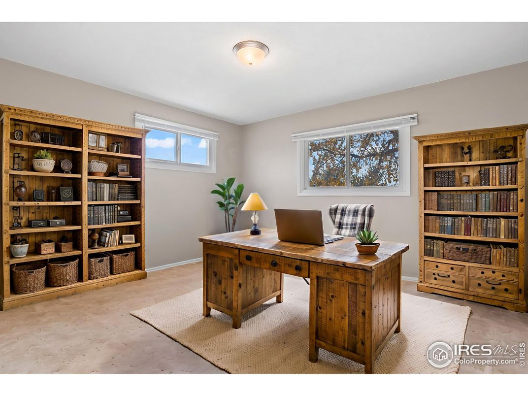 Home Office, Interior