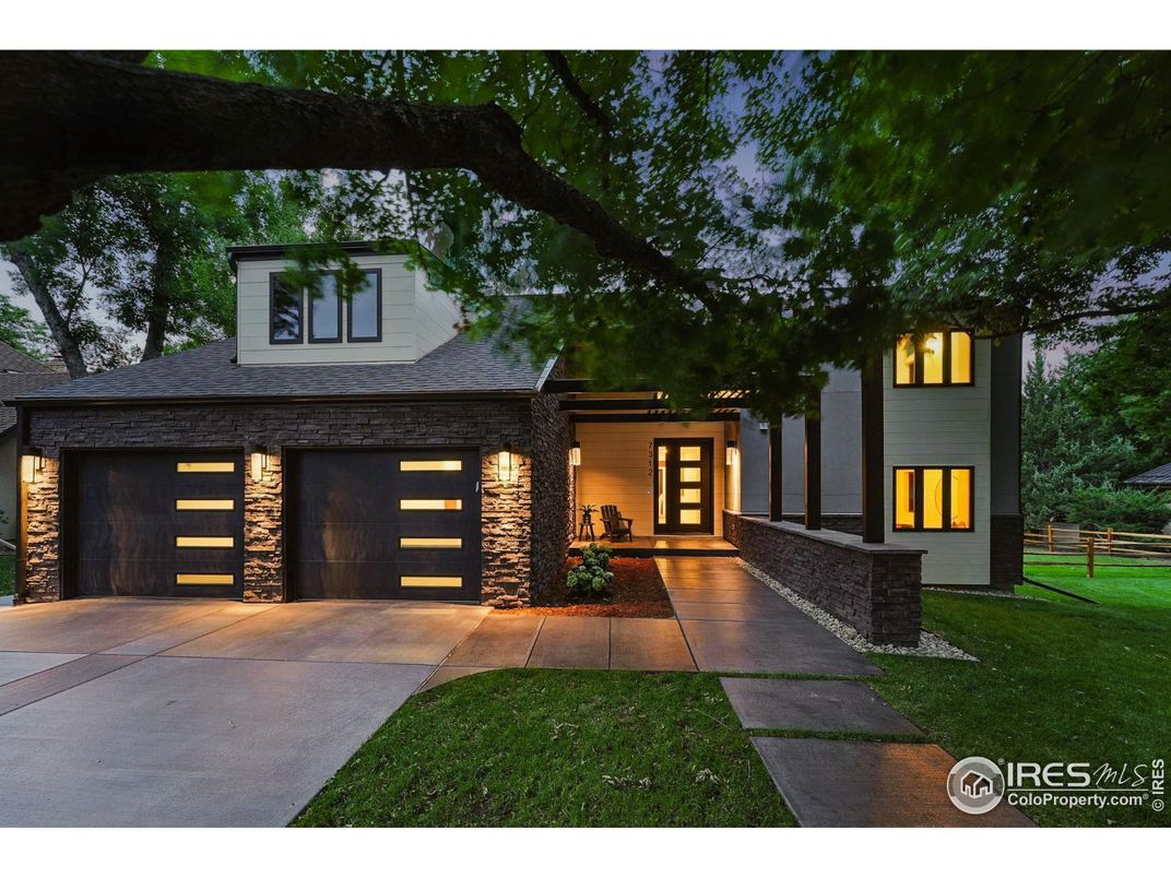 Attached, Exterior, Facade, Modern