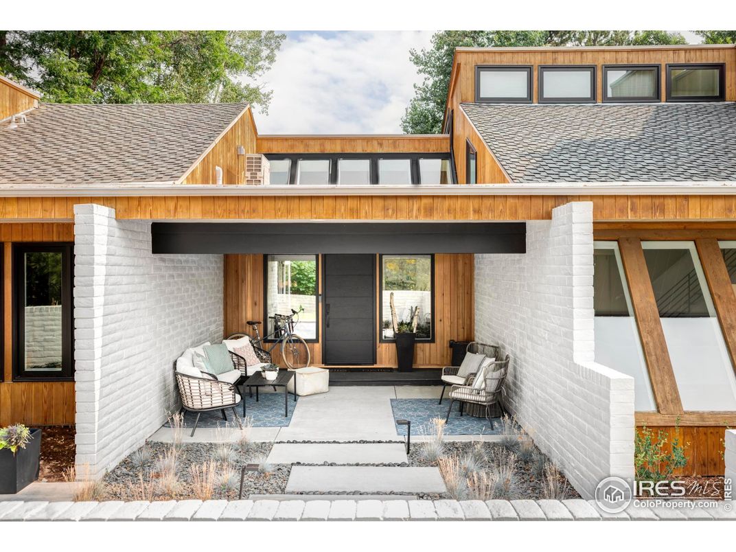 Exterior, Facade, Modern