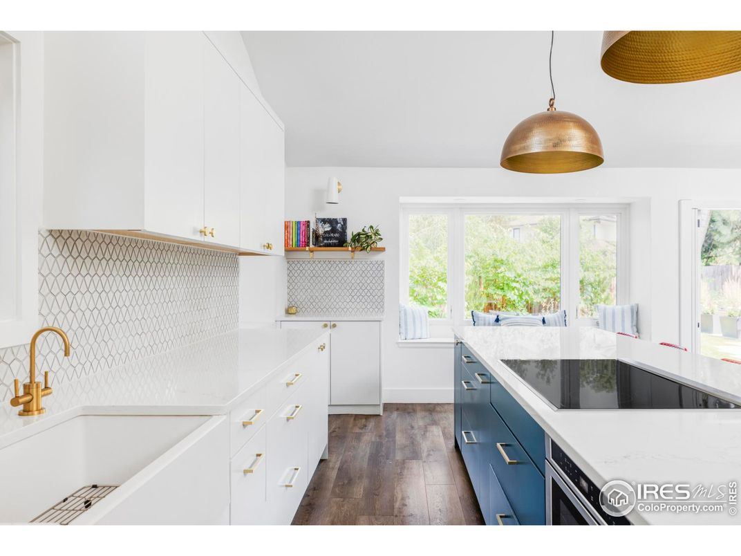 Interior, Kitchen, Pendant Lights, Wood Texture Flooring